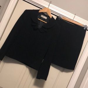 EUC. Black Tahari skirt suit set size 6